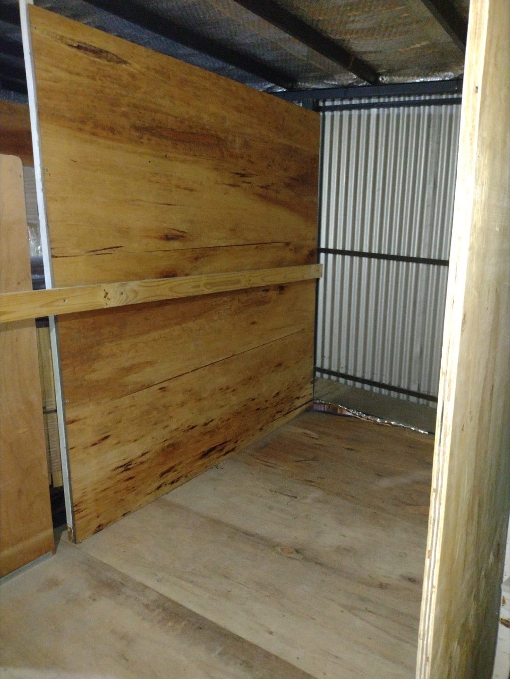 Box individual de guardamuebles vacío, listo para recibir mercadería